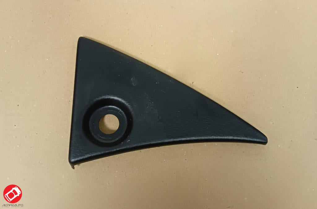 Retro Triangle. Int. Left Microcar Mc1