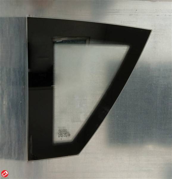 7AB110 FINESTRINO VETRO POSTERIORE LATERALE FISSO SINISTRO AIXAM A.721 SPORT