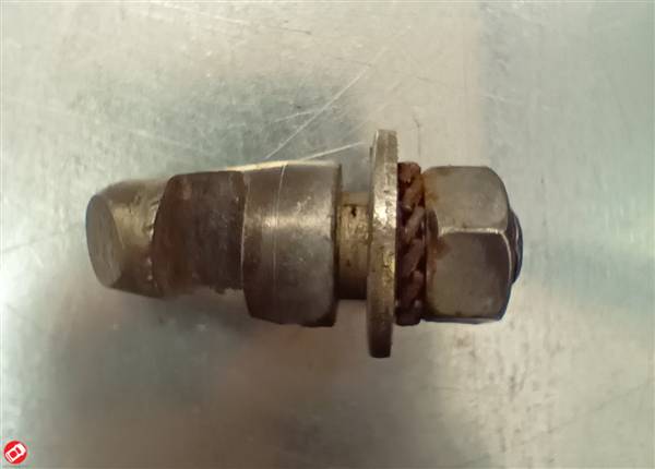 7G217 PERNO CONICO PORTELLONE POSTERIORE AIXAM 400 500  A.721 CITY COUPE SCOUTY